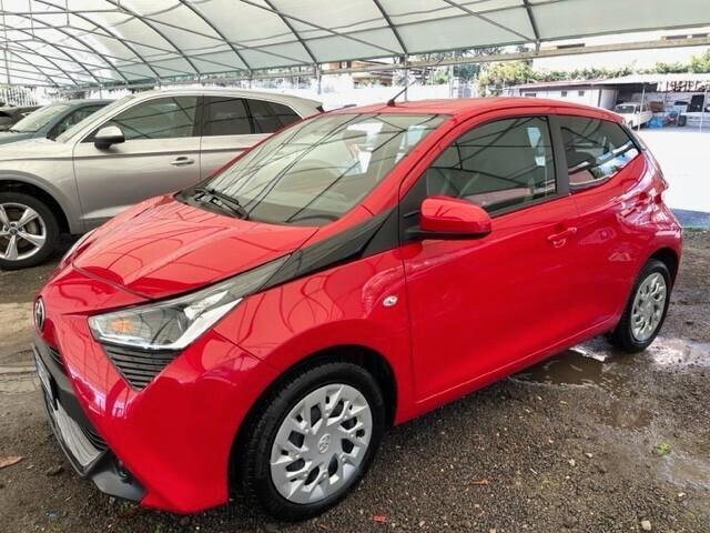 Toyota Aygo Connect 1.0 VVT-i 72 CV 5 porte x-clusiv red style