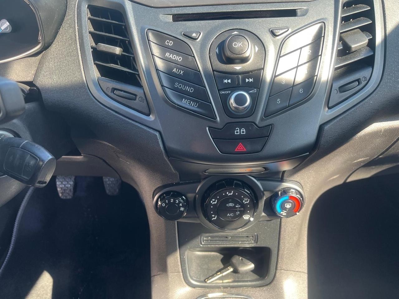 Ford fiesta 1.5 tdci-5 P-full/opt-2013