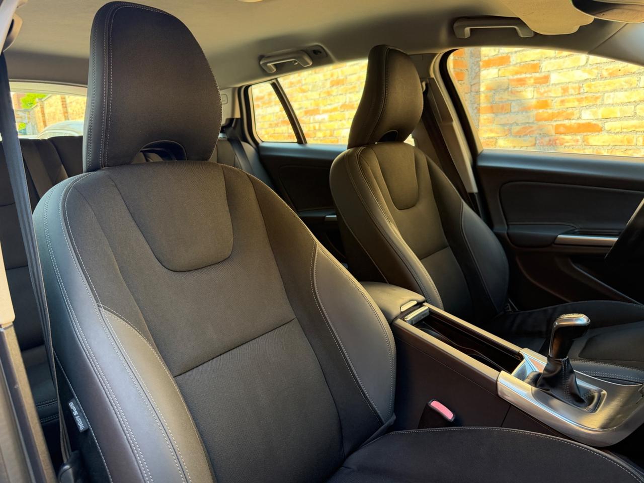 Volvo V60 D4 R-design Momentum