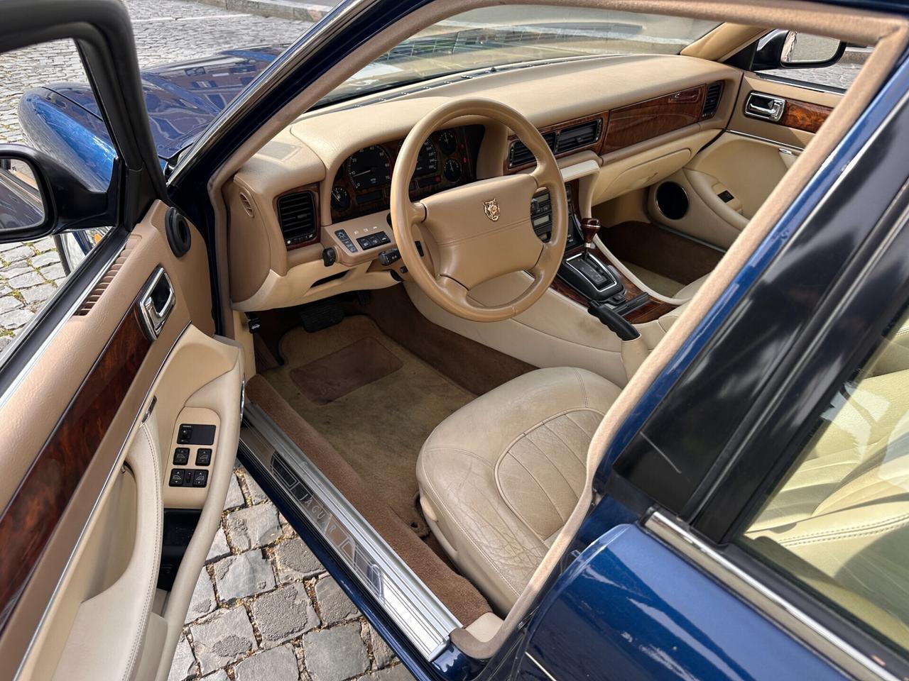 Jaguar XJ 4.0 6 Cil. 241cv Automatica ASI