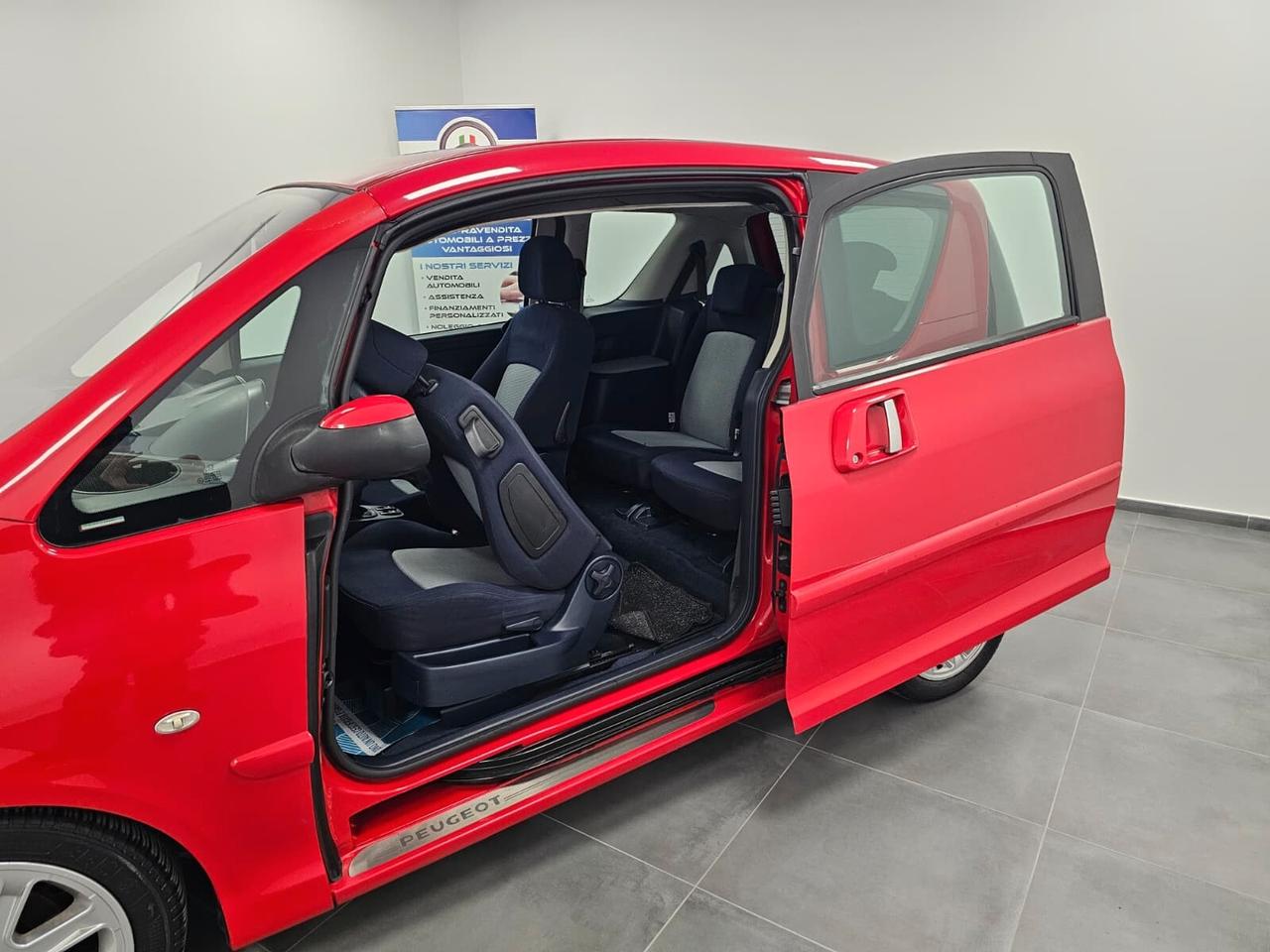 Peugeot 1007 1.4 Trendy - NeoPatentati