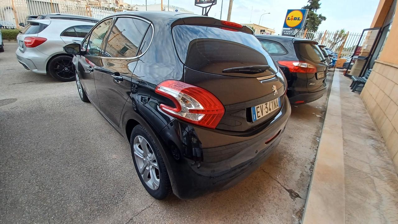 Peugeot 208 1.4 HDi 68 CV 5 porte Allure
