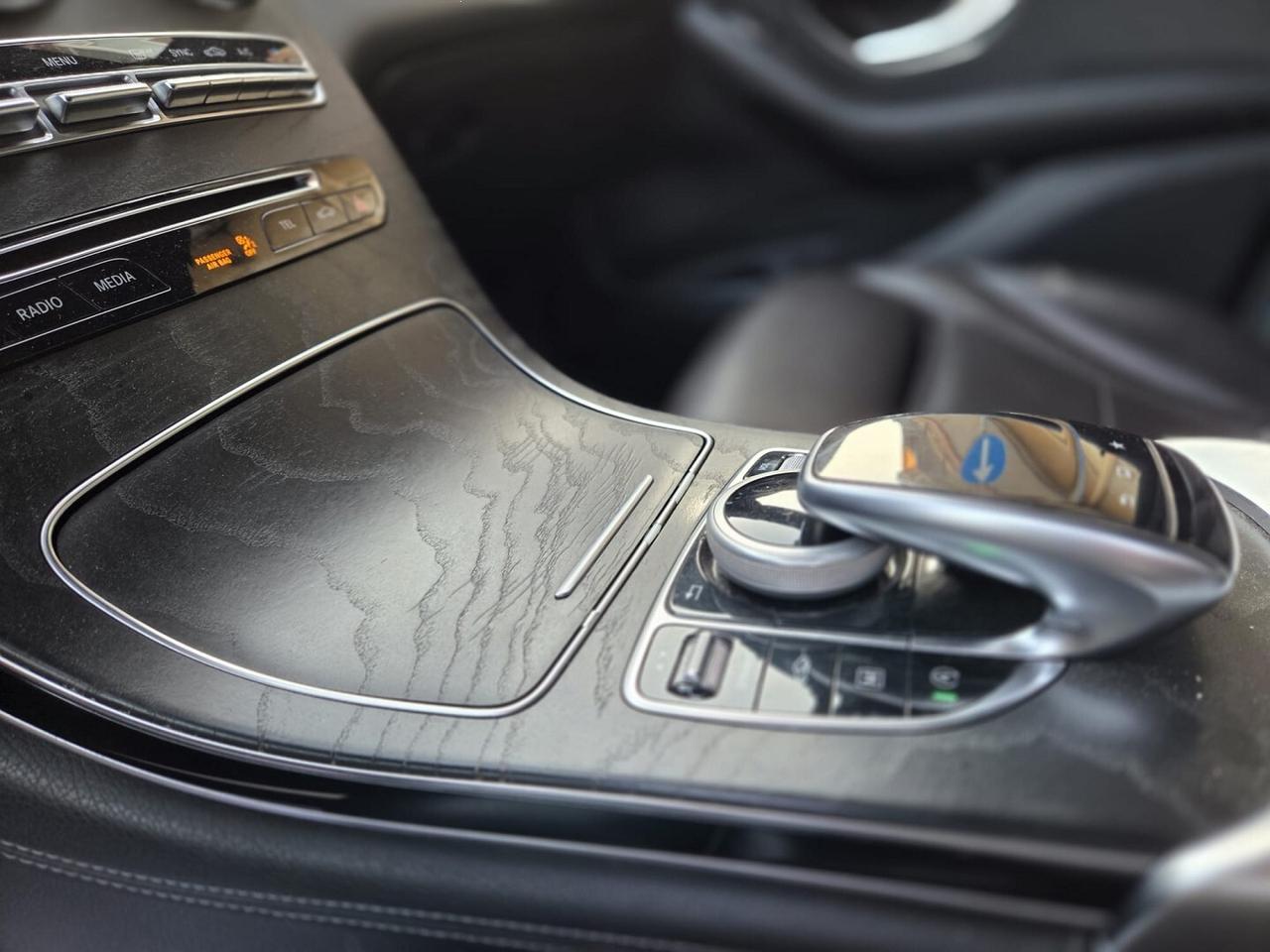 MERCEDES GLC 250 4MATIC PREMIUM + AMG PACK +GANCIO