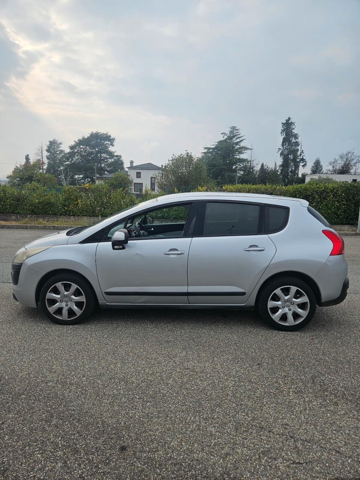 Peugeot 3008 versione PREMIUM NEOPATENTATI