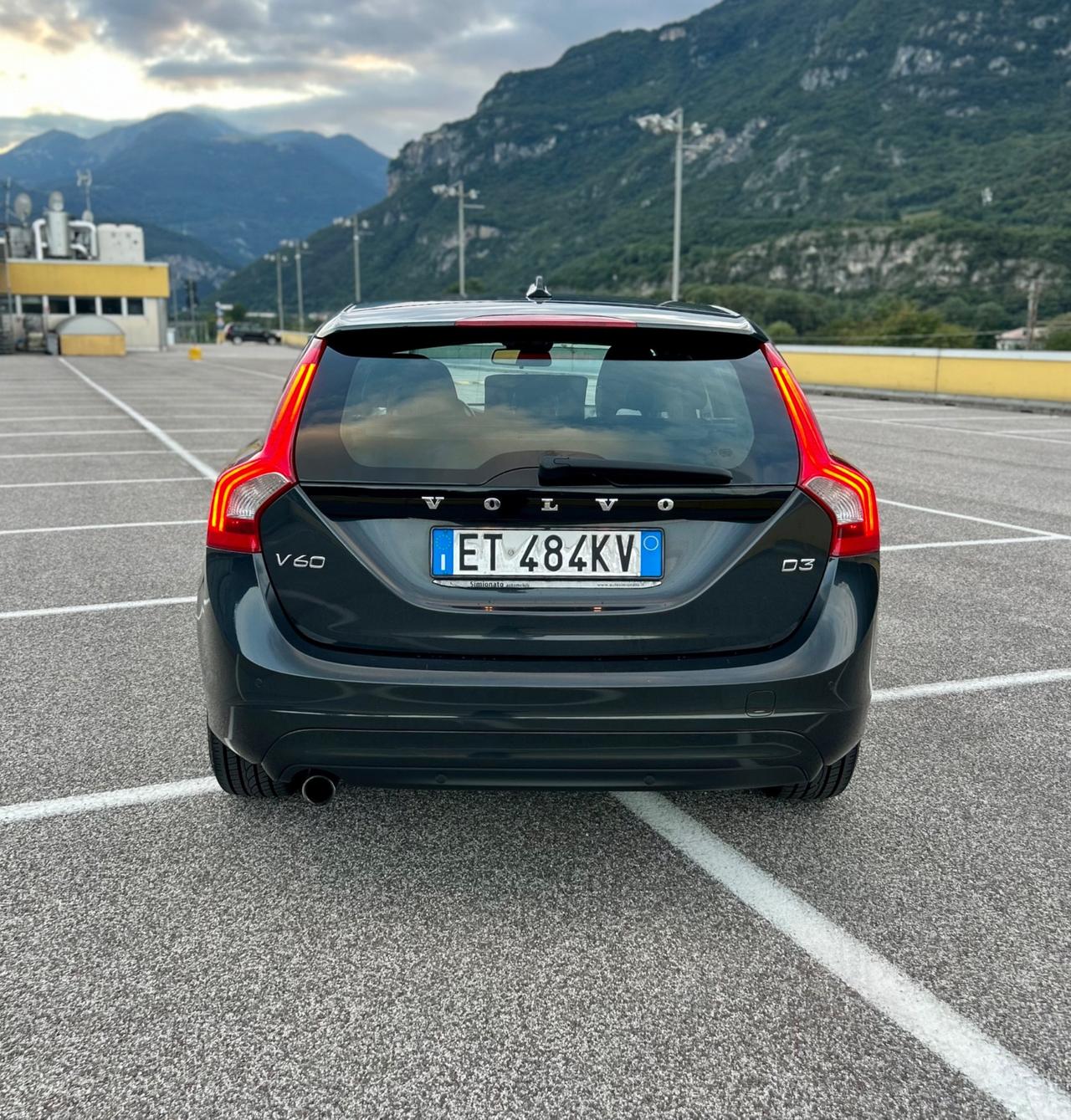 Volvo V60 Geartronic R-Design Momentum