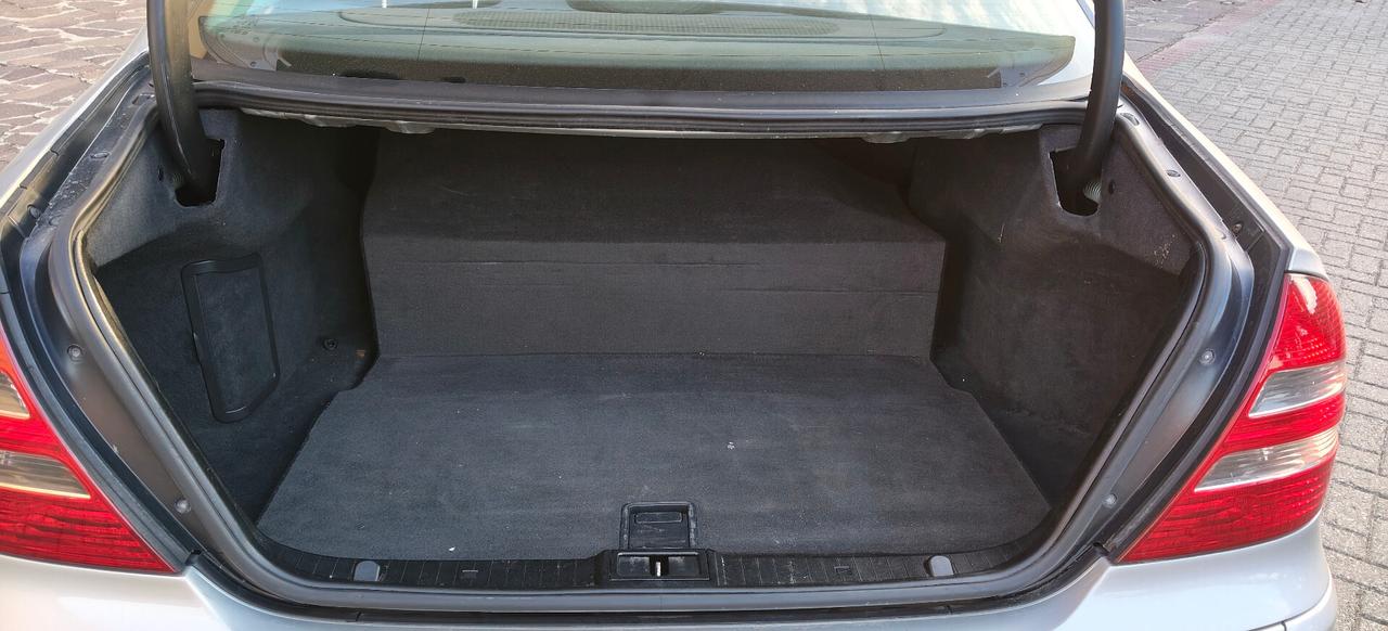Mercedes E 200 K metano LEGGERE
