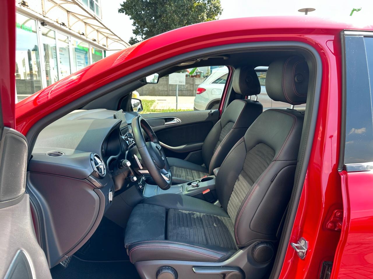 Mercedes B 200d PREMIUM AMG! AUTOMATICA! FARI LED! RETROCAMERA!