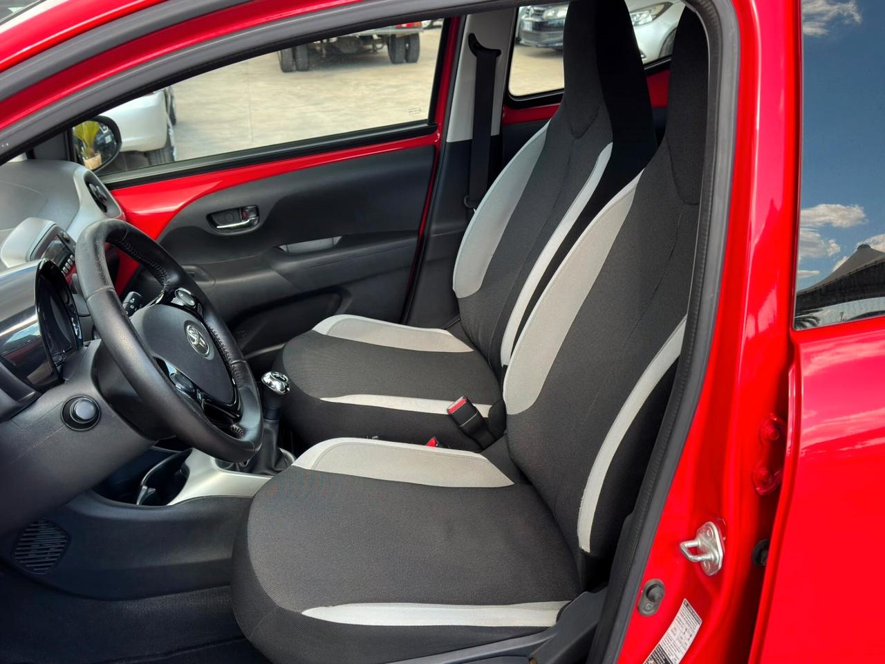 Toyota Aygo 1.0 VVT-i 69 CV 5 porte x-cool TSS