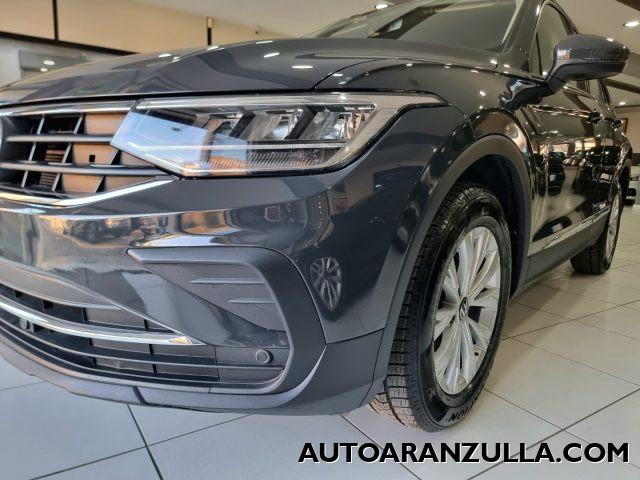 VOLKSWAGEN Tiguan NEW 2.0 TDI 150CV SCR DSG Life Navi - Fari a Led