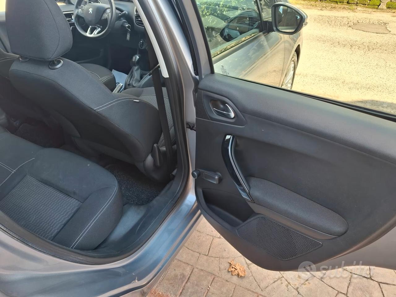 Peugeot 208 PureTech 82 5 porte Allure CERCHI CLIMA CRUISE MULTIFUNZIONE BLUETOOTH NAVIGATORE