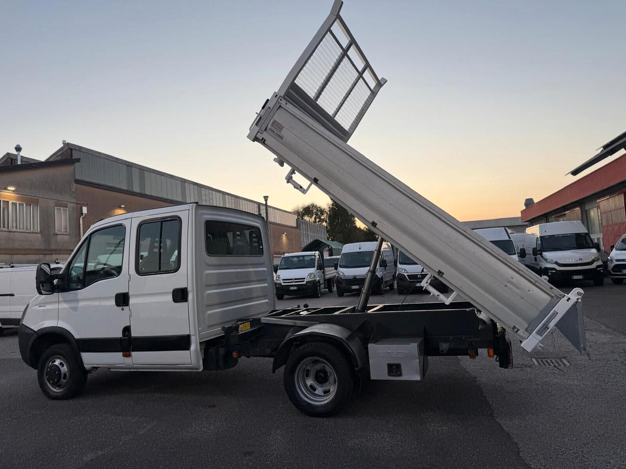IVECO DAILY 35C 15 RIBALTABILE TRILATERALE