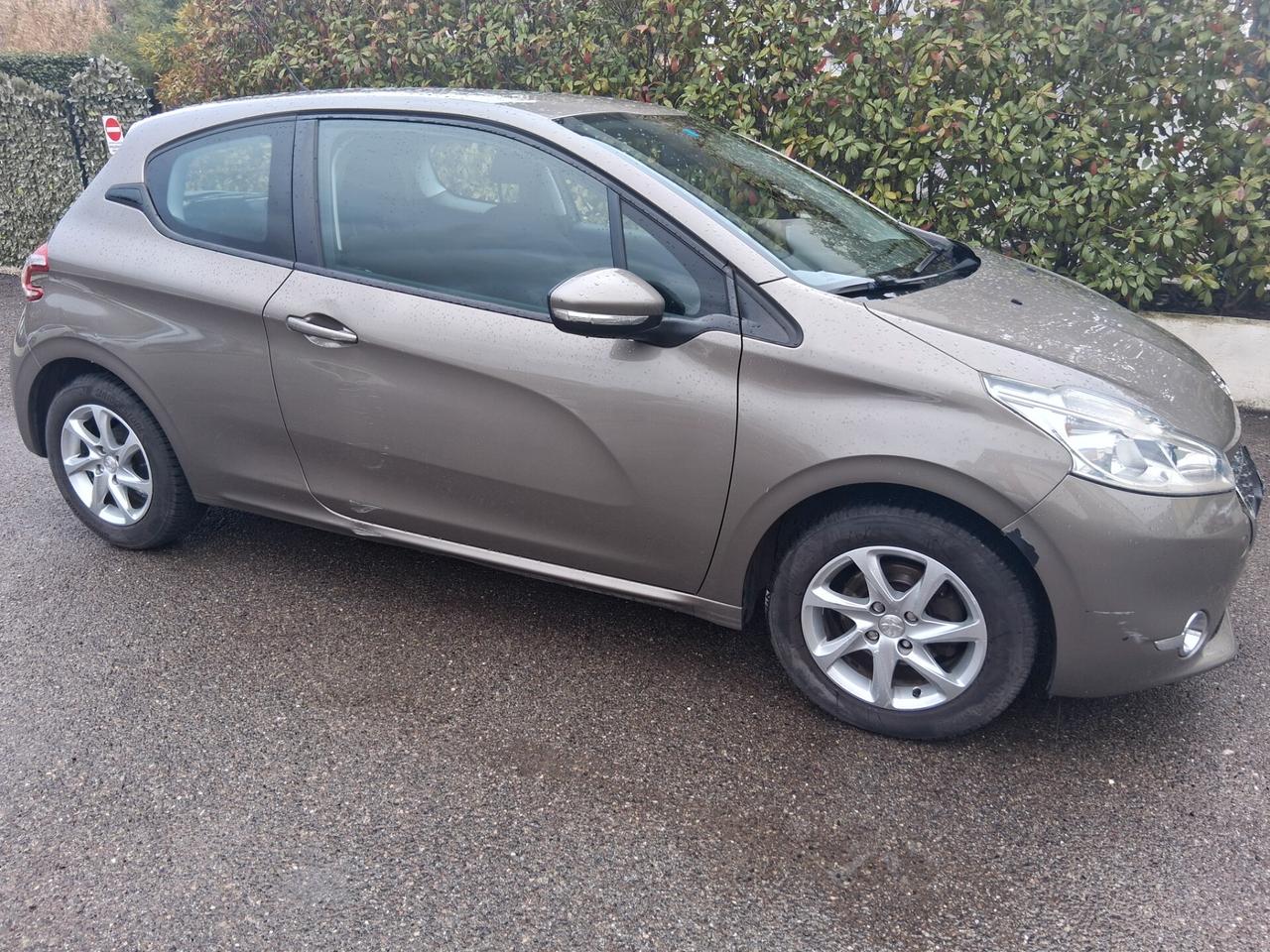 Peugeot 208 1.2 VTi 82 CV 3 porte Allure