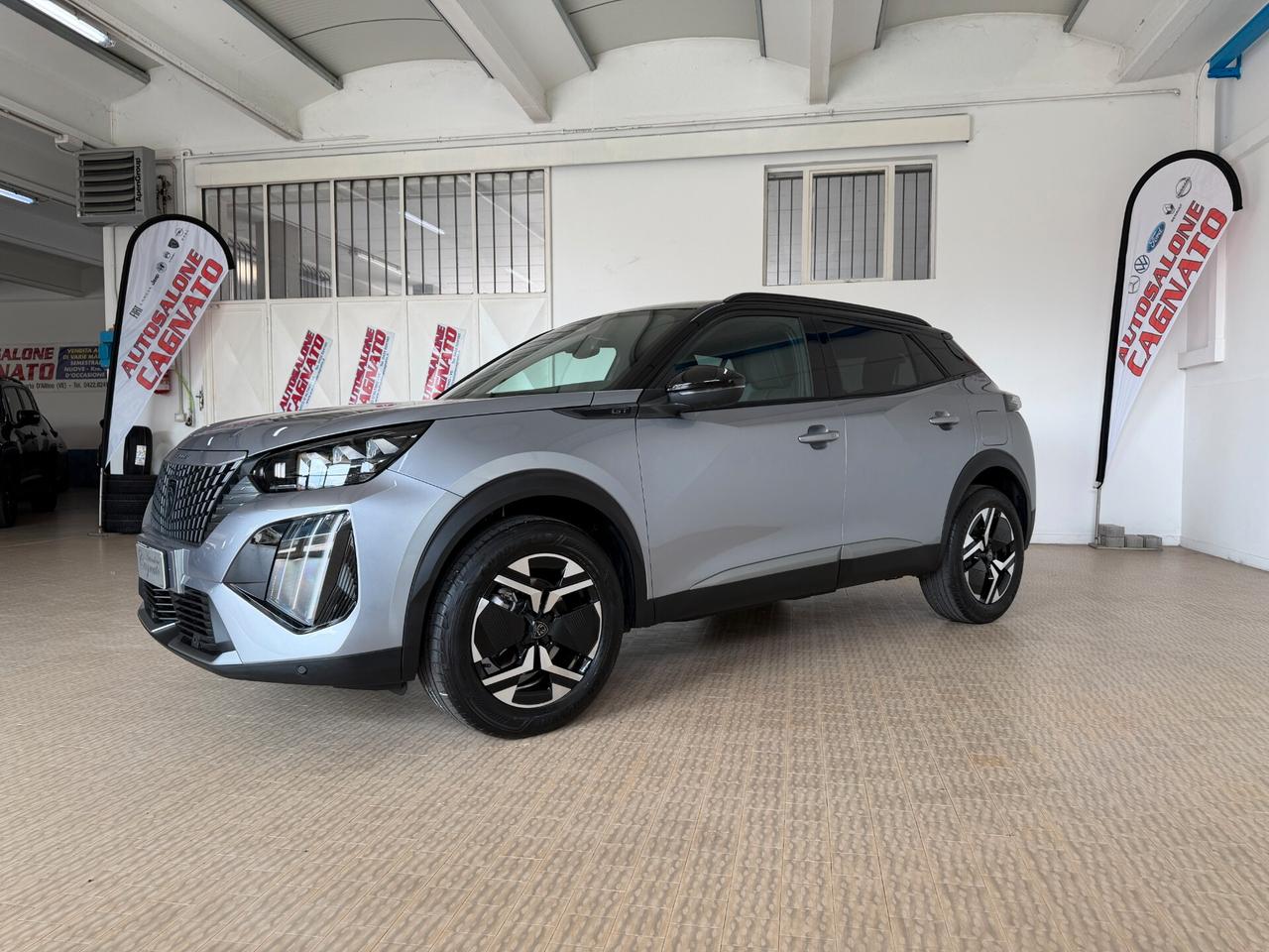 Peugeot 2008 Hybrid 145 e-DCS6 GT KM 9000 2025 Bicolor