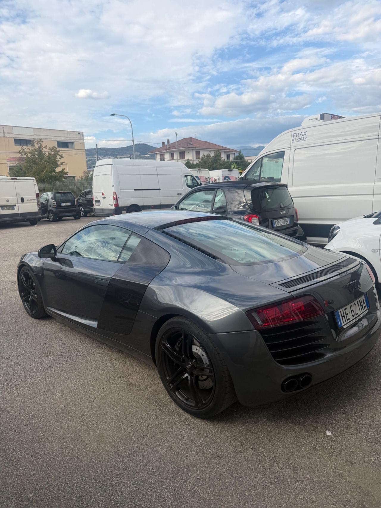 Audi R8 4.2 V8 FSI quattro R tronic