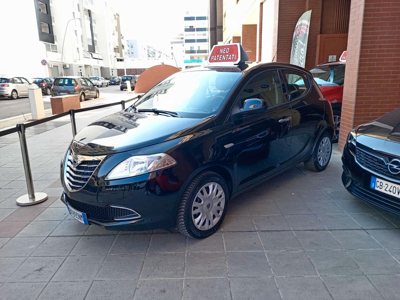 Lancia Ypsilon 1.2 69 CV Unyca