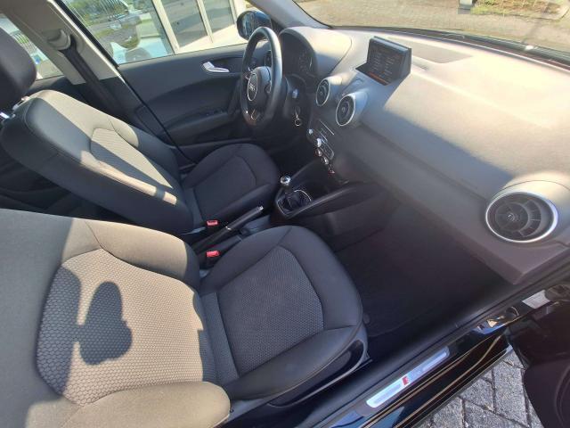 Audi A1 Sportback 1.0 tfsi ultra S-Line 95cv - Cerchi X 17 - Sedili riscaldabili - Sensori parcheggio - Pneumatici 4 stagioni