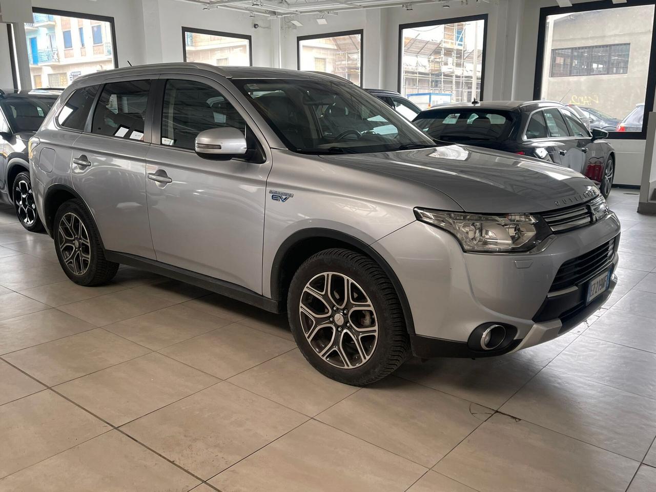 Mitsubishi Outlander 2.0 MIVEC 4WD PHEV Instyle Diamond