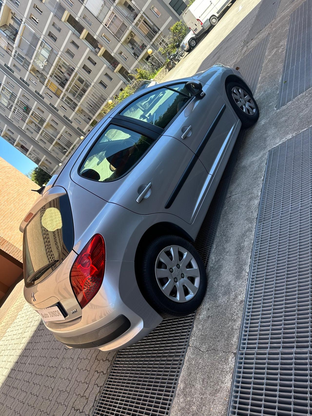 Peugeot 207 1.4 8V 75CV 5p. ONE Line