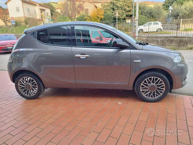 Lancia Ypsilon 1.0 FireFly 5 porte S&S Hybrid...