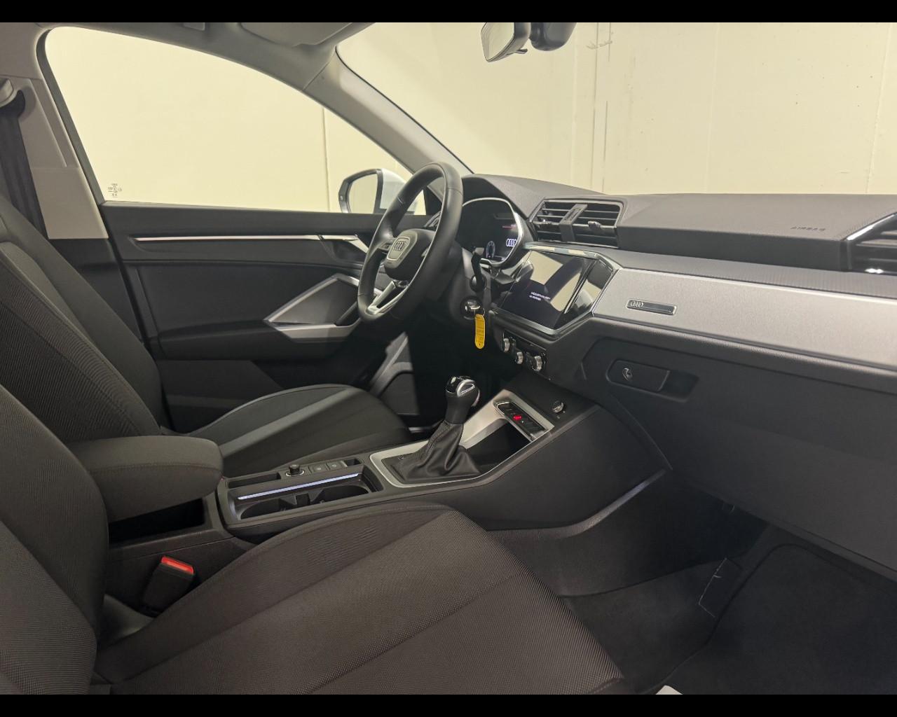 AUDI Q3 35 TDI S-TRONIC BUSINESS ADVANCED