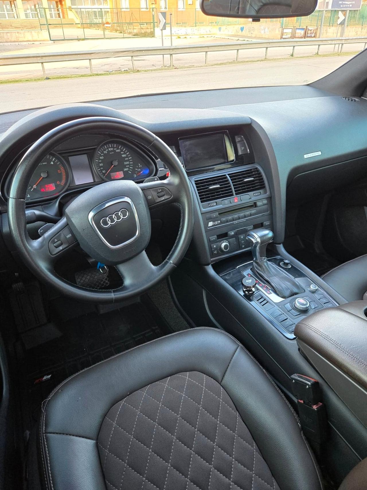 Audi Q7 3.0 V6 TDI 233CV quattro tiptronic