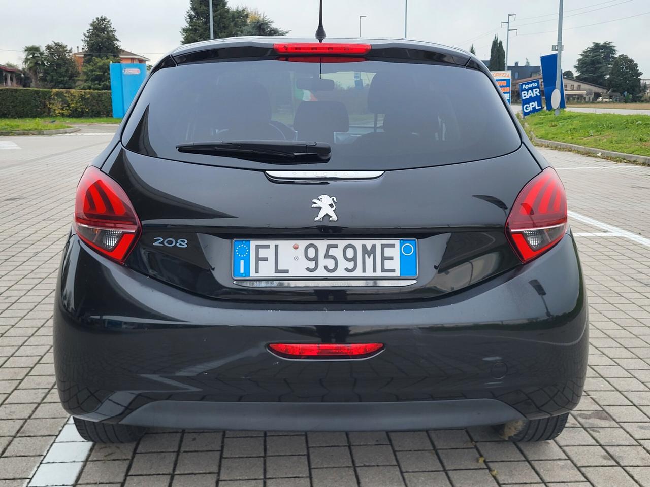Peugeot 208 BlueHDi 75 5 porte Black Line