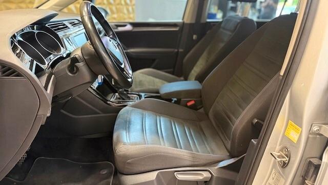 Volkswagen Touran 2.0 TDI 150 CV SCR DSG Executive BlueMotion Tech. 7 POSTI
