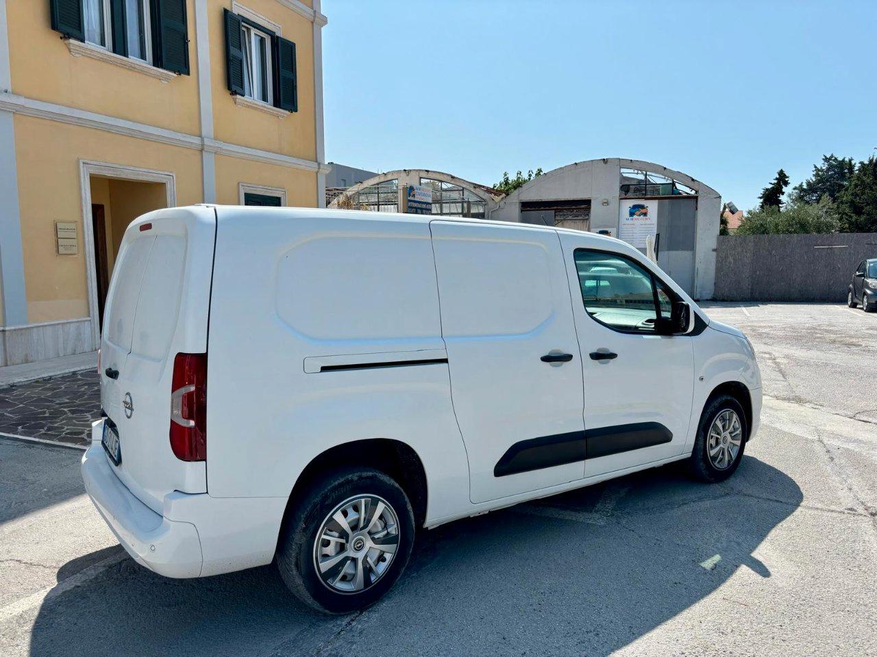 OPEL Combo cargo 1.5d 100cv L2H1 Essentia mt6 IVA ESPOSTA