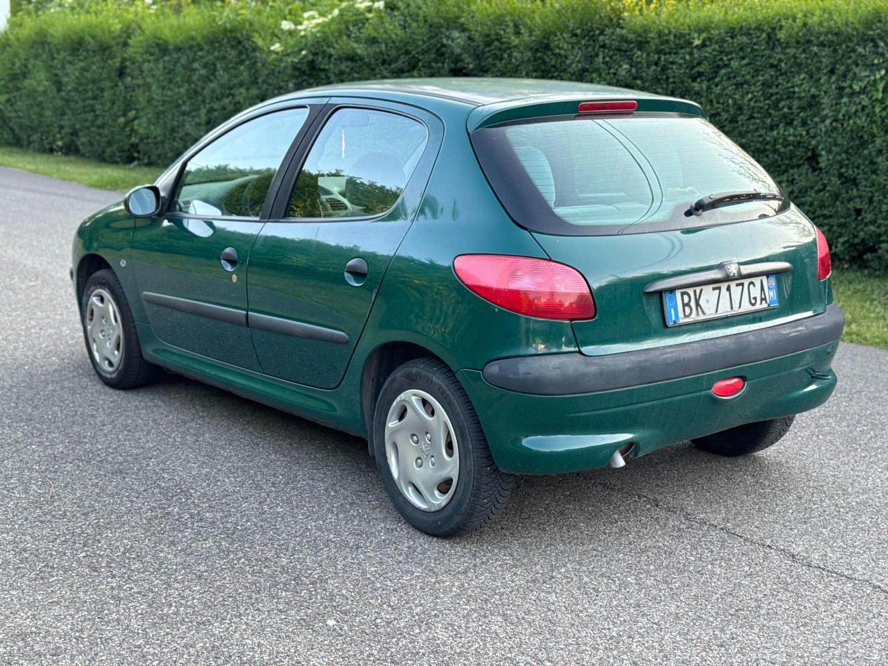Peugeot 206 benzina con soli 110,000km
