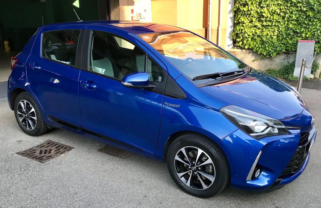 Toyota Yaris 1.5 Hybrid 5 porte Lounge Stupenda Doppio Treno Gomme