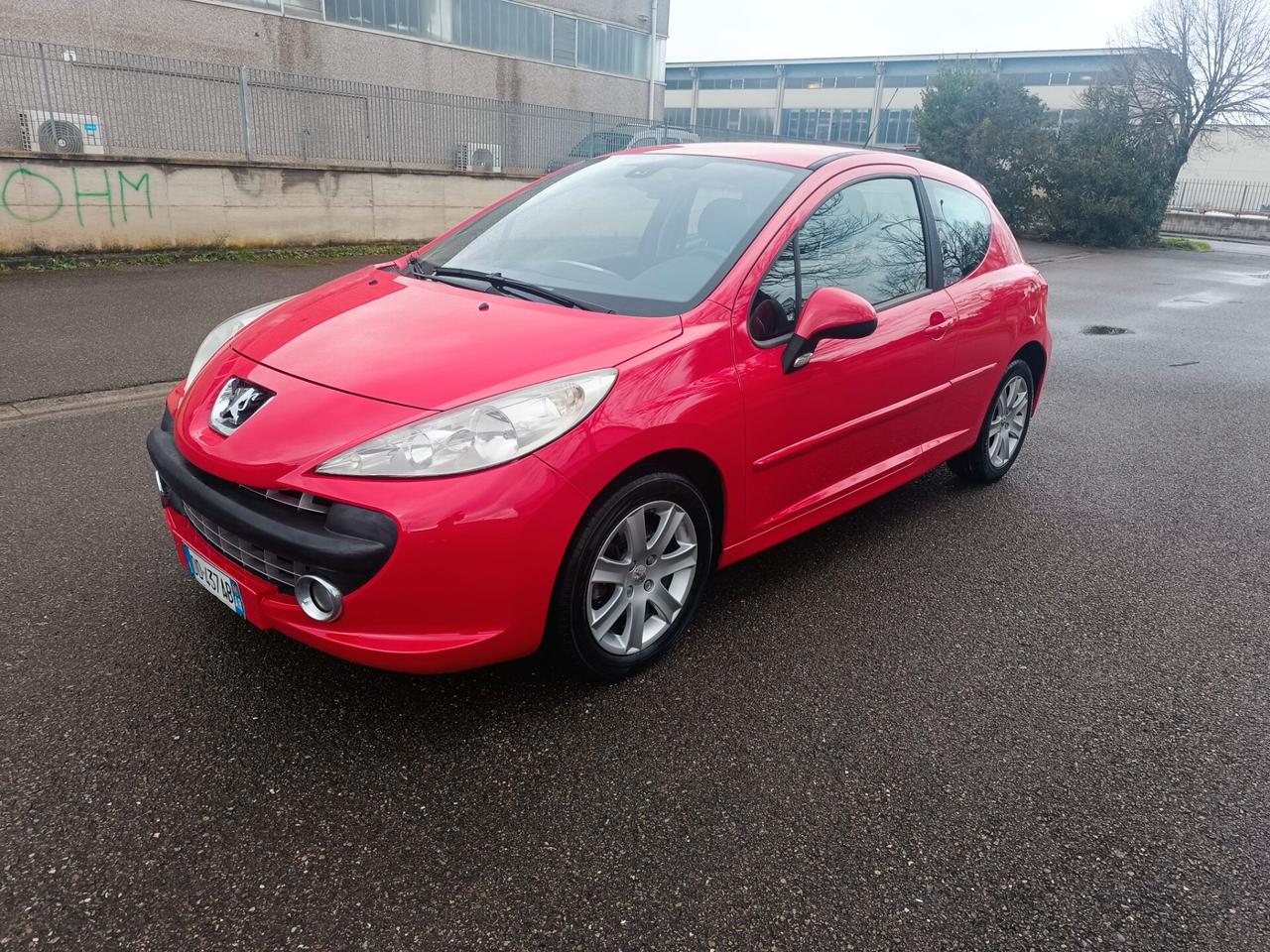 Peugeot 207 1.6 benzina SOLAMENTE 95.000 KM