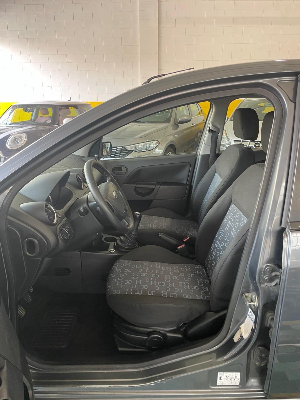 Ford Fiesta 1.2 16V 5p. Ambiente