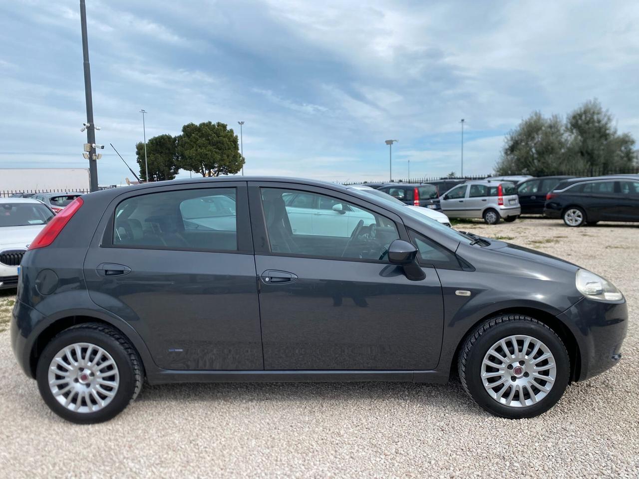 FIAT GRANDE PUNTO 1.2 BENZINA DYNAMIC 5P UNICO PROPIETARIO NEOPATENTATI