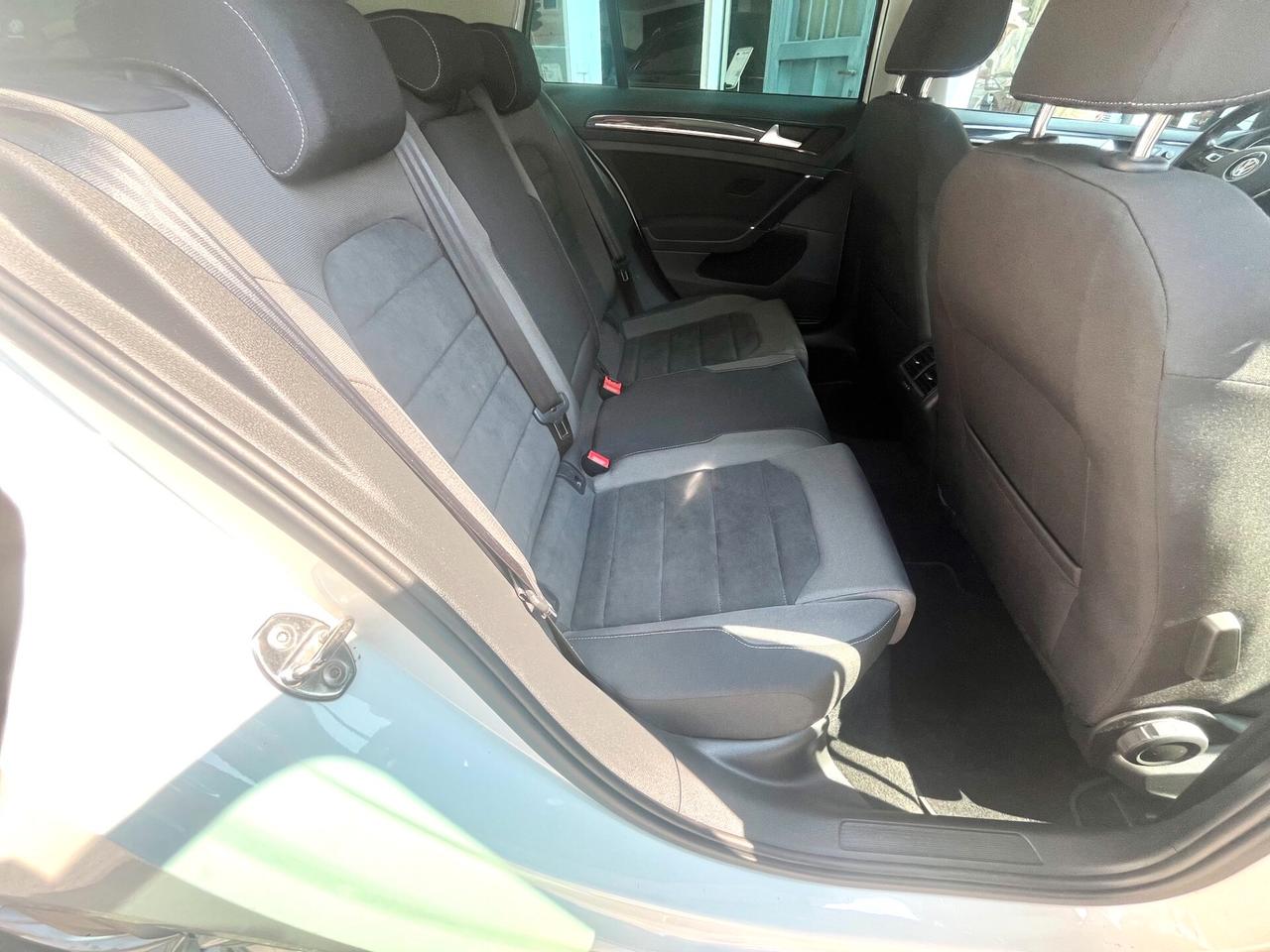 VOLKSWAGEN GOLF VII TGI METANO 130CV EXECUTIVE DSG NAVI ALCANTARA SENSORI DI PARCHEGGIO ANTERIORI POSTERIORI CERCHI IN LEGA OK NEOPATENTATI - CON € 25 percorrenza KM 460 - GARANZIA 12 MESI -