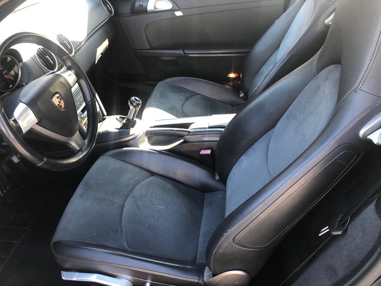 Porsche Cayman 2.7