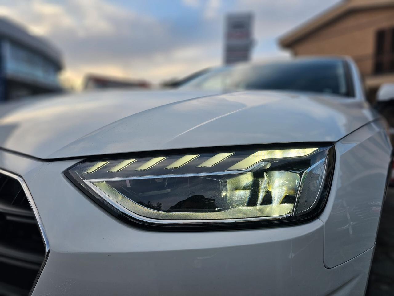 Audi A4 30 TDI/136 CV S tronic line edition