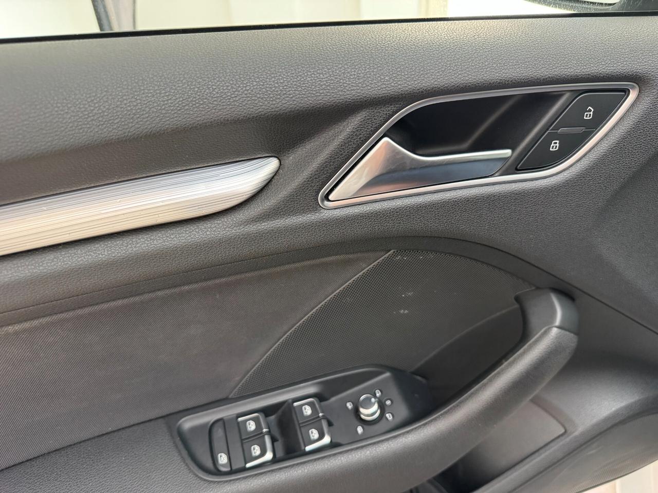 Audi A3 Sedan / 2.0 TDI 150cv/ Cambio automatico / Led