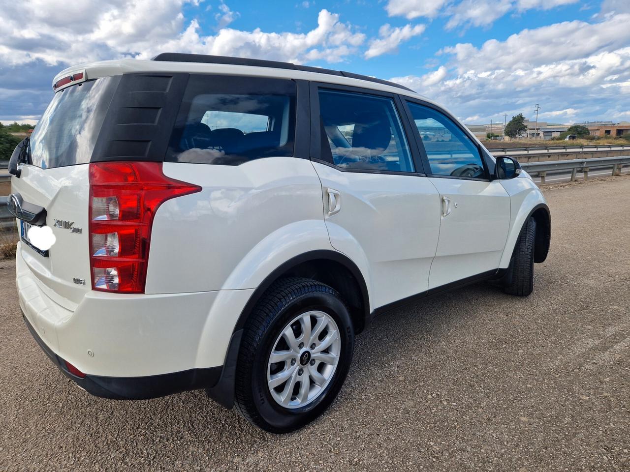 Mahindra XUV500 2.2 16V FWD W6