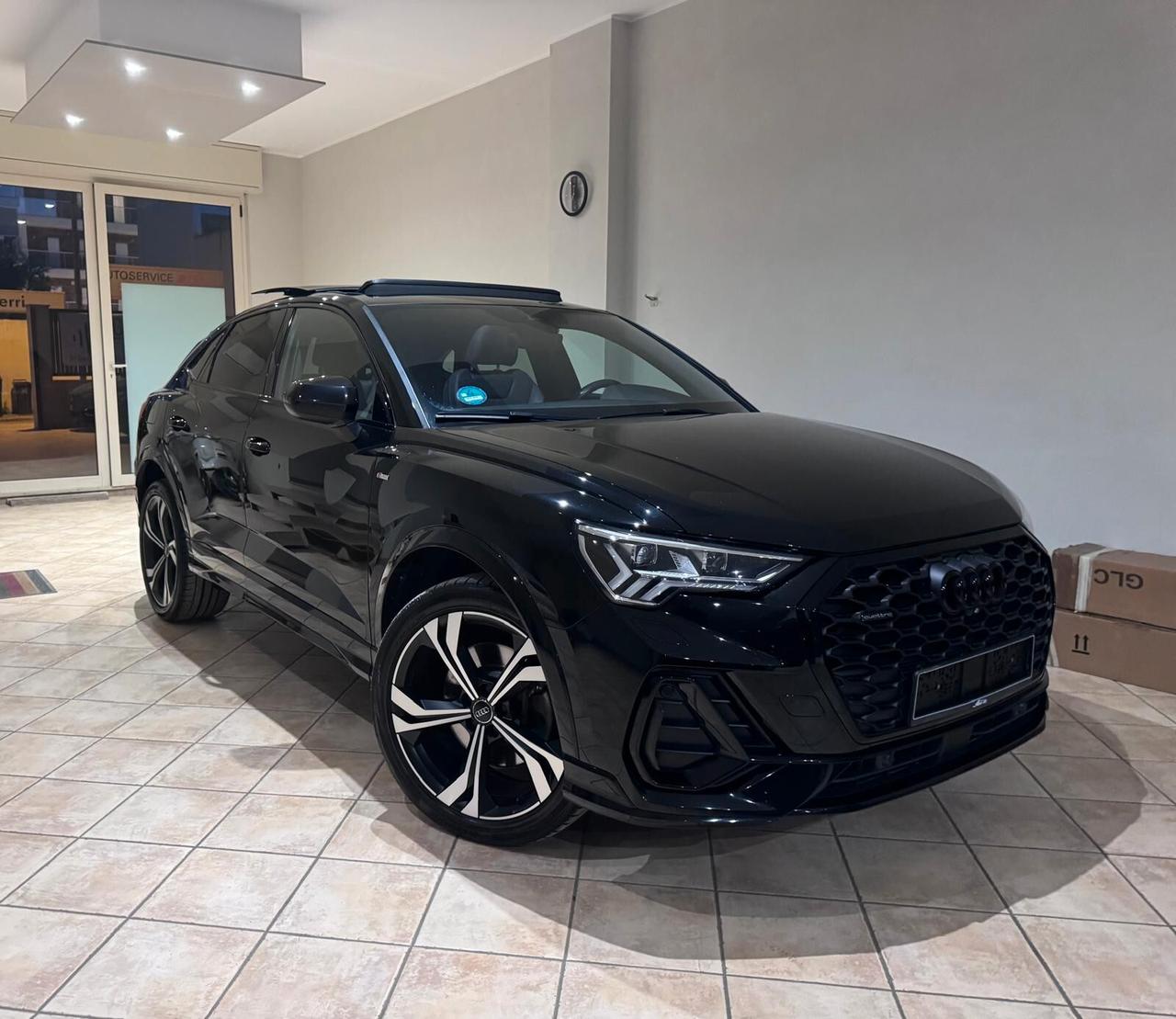 Audi Q3 SPORTBACK SPB 40 TDI quattro S tronic S Line Identity Black Tetto