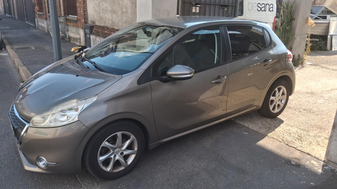 Peugeot 208 1.2 VTi 82 CV 5 porte Allure