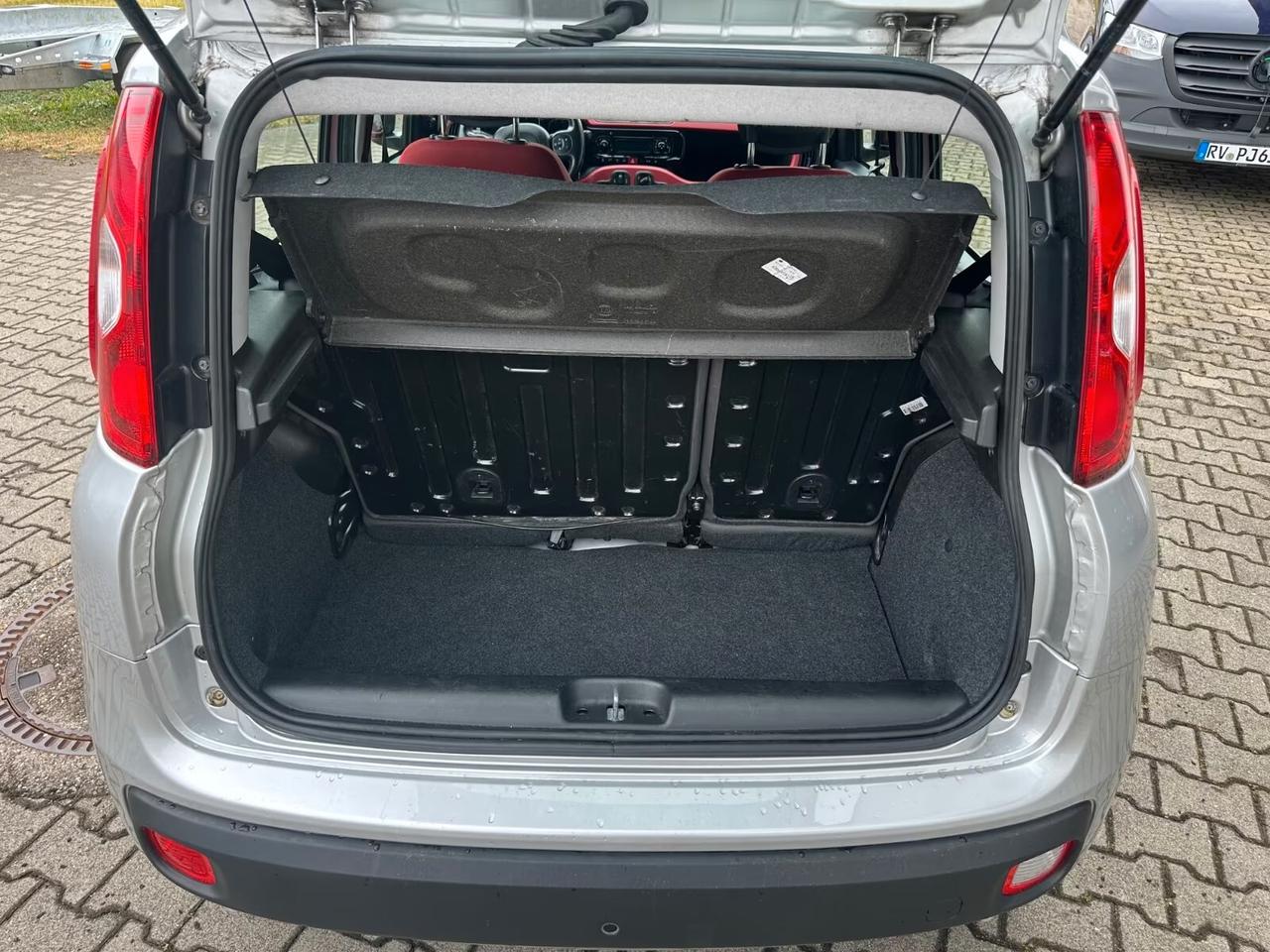 Fiat Panda 1.2 Lounge/5 posti/Prima mano/Aria condizionata