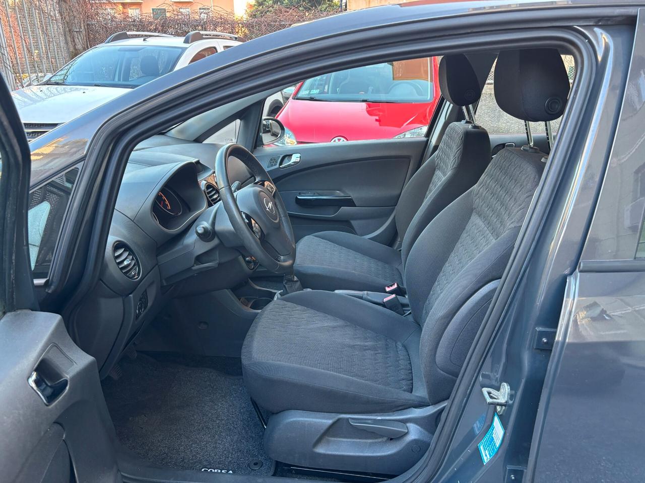 Opel Corsa 1.2 5 porte UNIPROPRIETARIO PNEUMATICI NUOVI