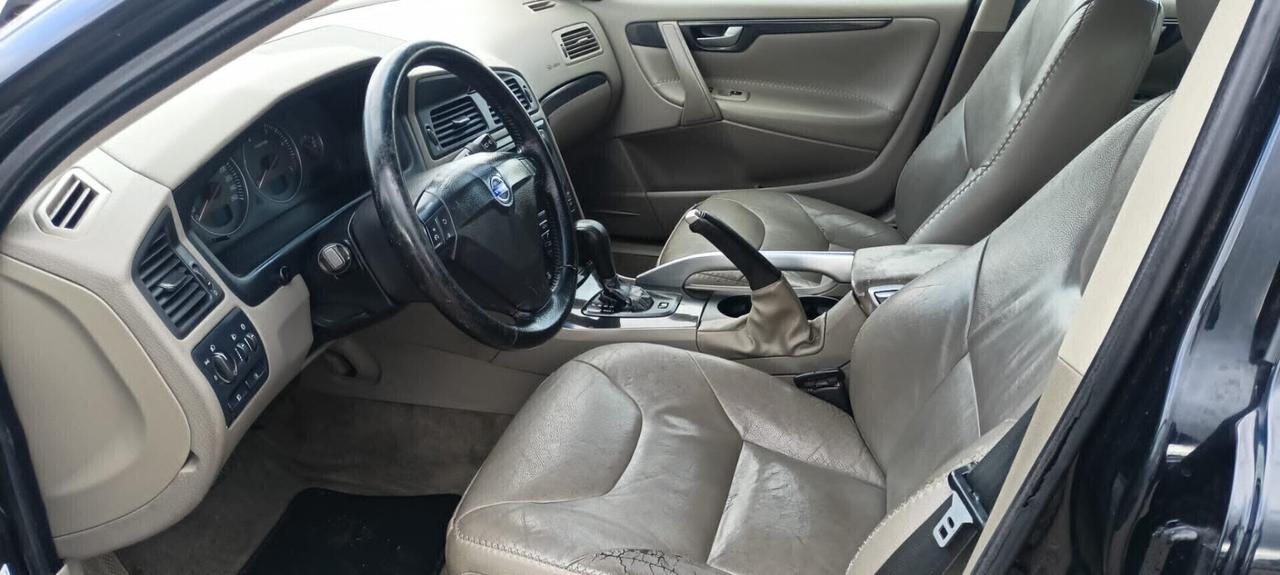 Volvo V70 2.4 D5 AWD cross country