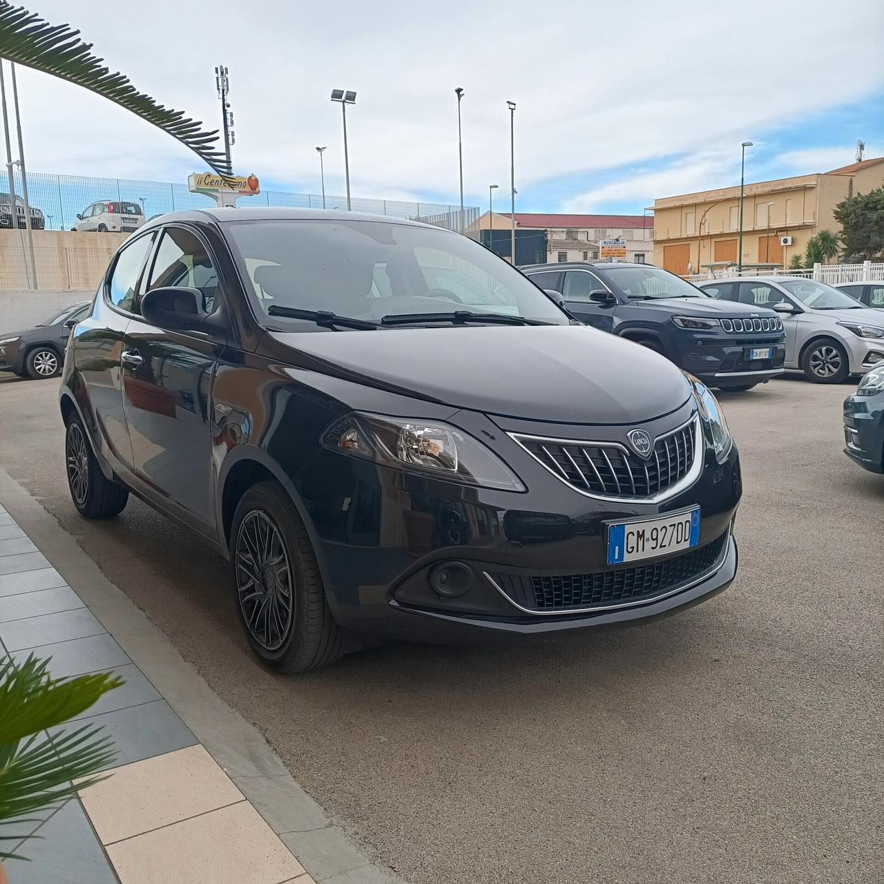 Lancia Ypsilon 1.0 FireFly 5 porte S&S Hybrid Silver