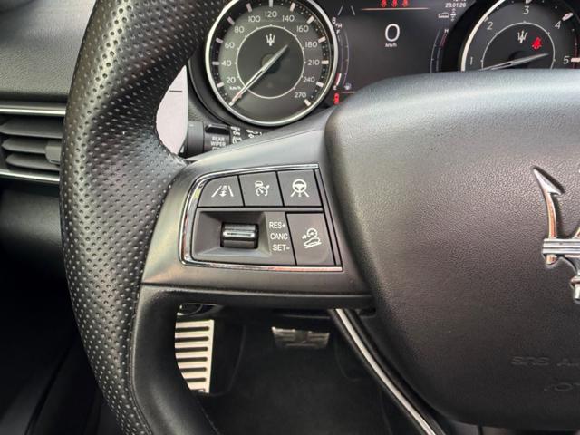 MASERATI Levante MY22 GRANSPORT+TETTO+BLACK PACK+PINZE GIALLE