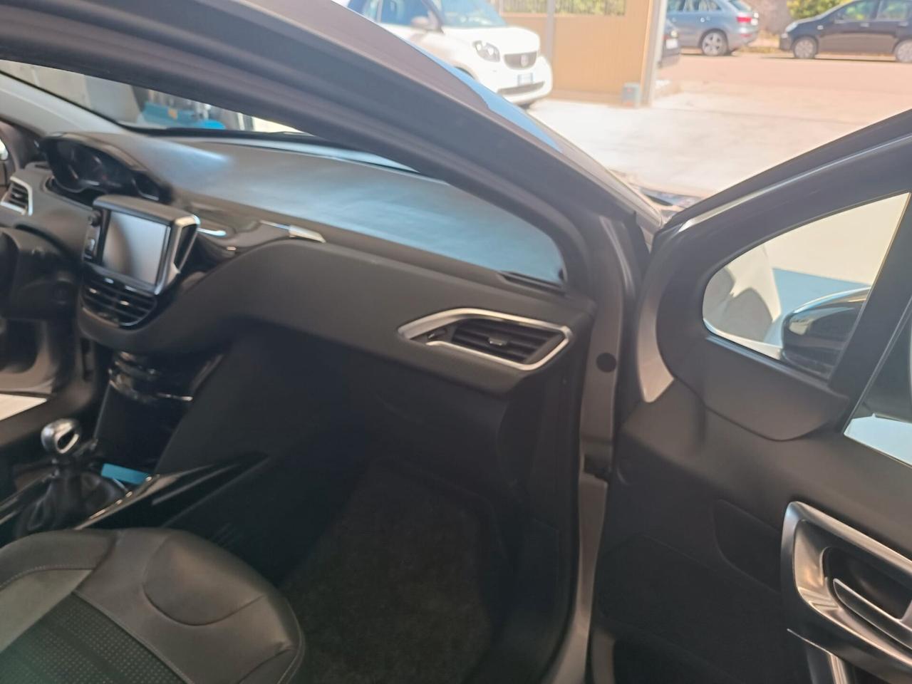 Peugeot 2008 BlueHDi 120 S&S Black Matt