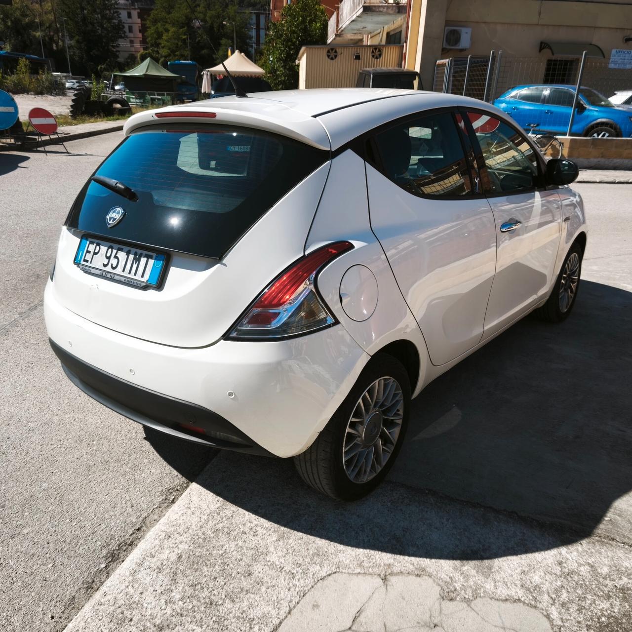 Lancia Ypsilon 1.3 MJT 16V 95 CV 5 porte S&S Silver