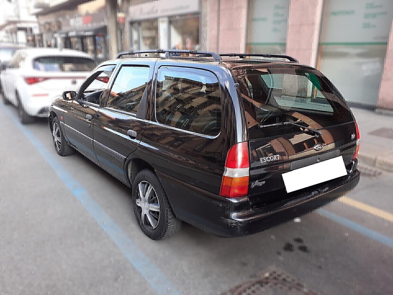 FORD ESCORT - APERTI AD AGOSTO