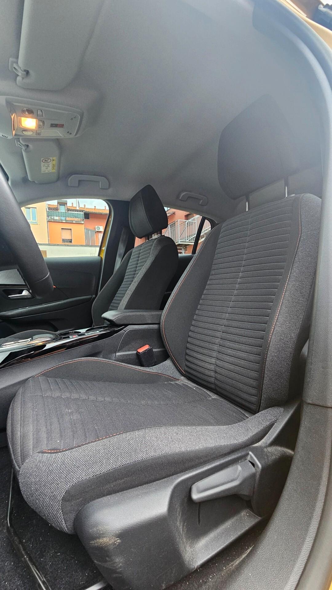 Peugeot 208 motore elettrico 136 CV 5 porte Active