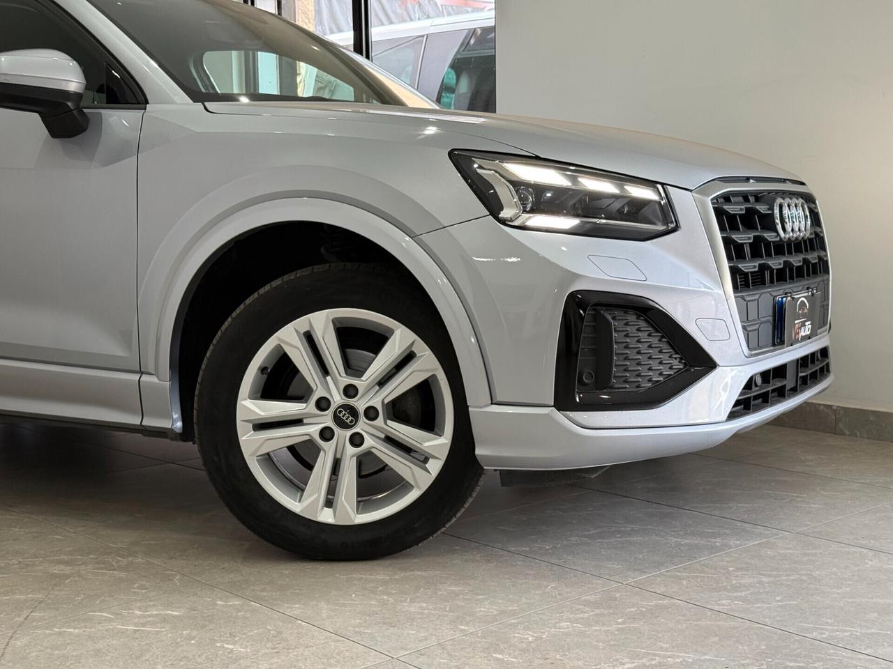 Audi Q2 30 TDI S tronic Identity Black